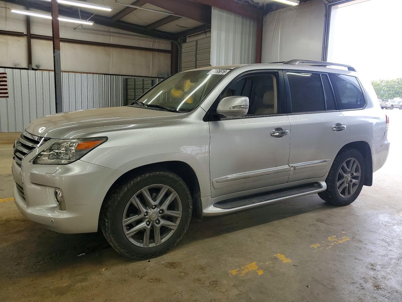 Lexus LX 2013 z USA