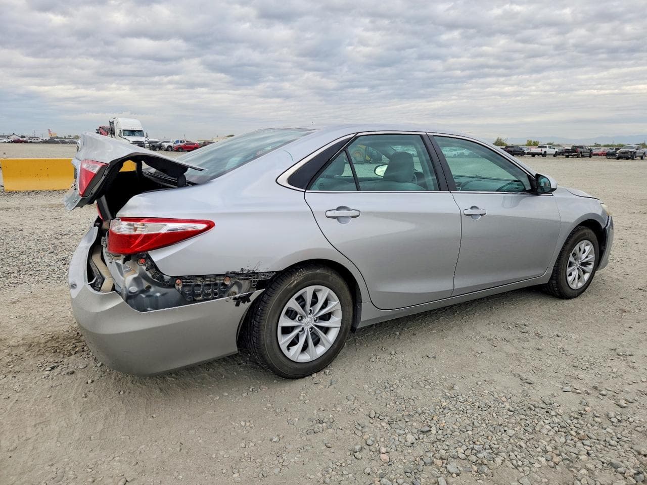2016 Toyota Camry Le - foto 3