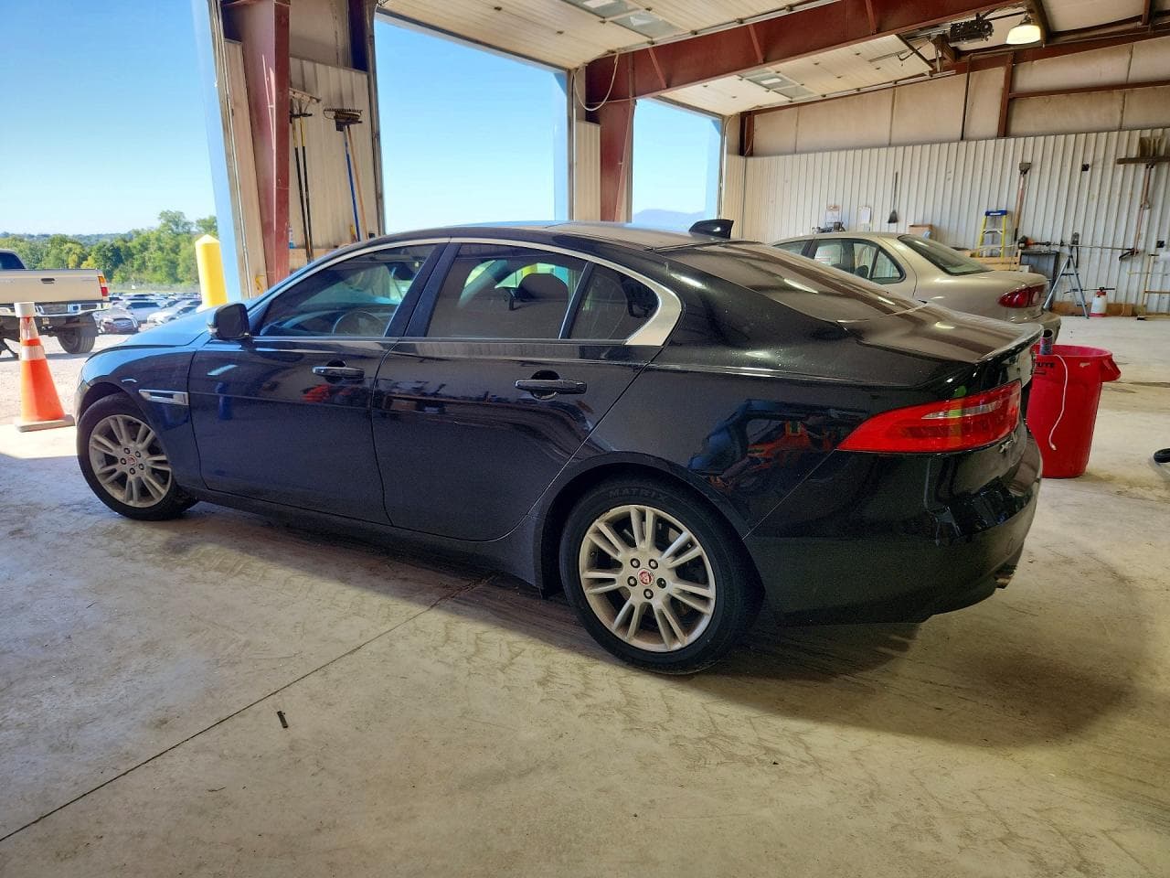 2017 Jaguar Xe Premium - foto 2