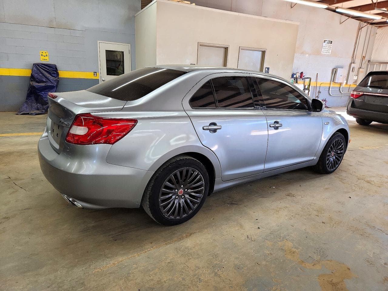 2011 Suzuki Kizashi Se - foto 3