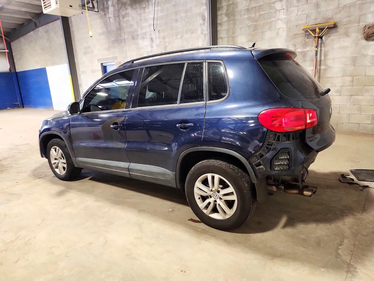 2016 Volkswagen Tiguan S - foto 2