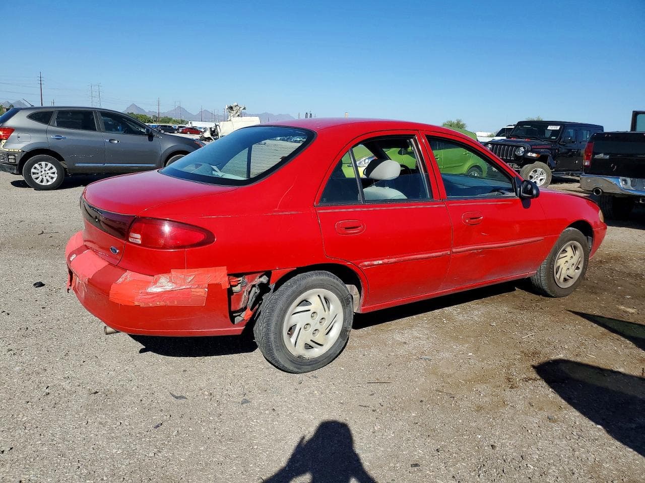 2002 Ford Escort - foto 3