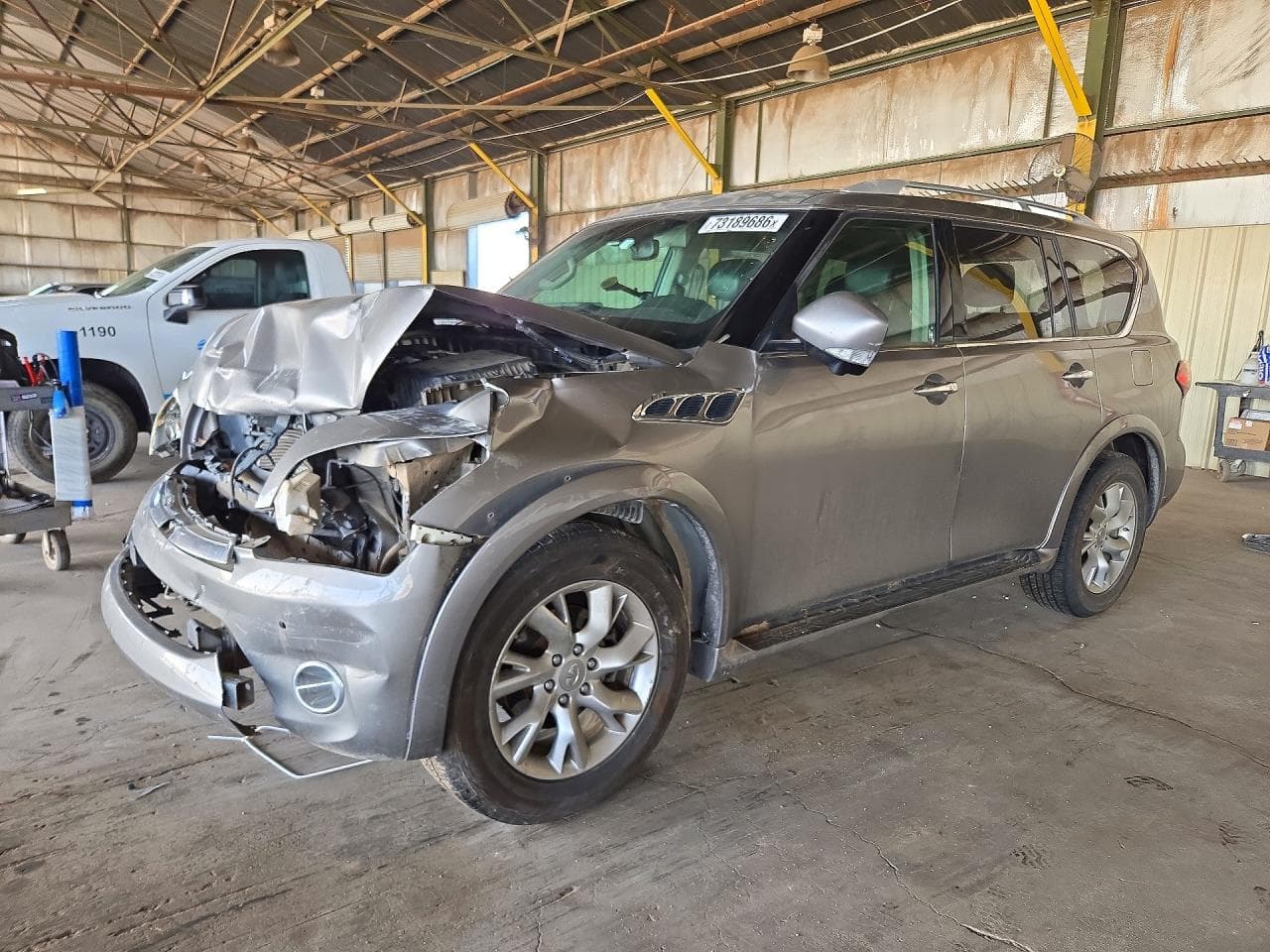 Infiniti QX56 2012 z USA