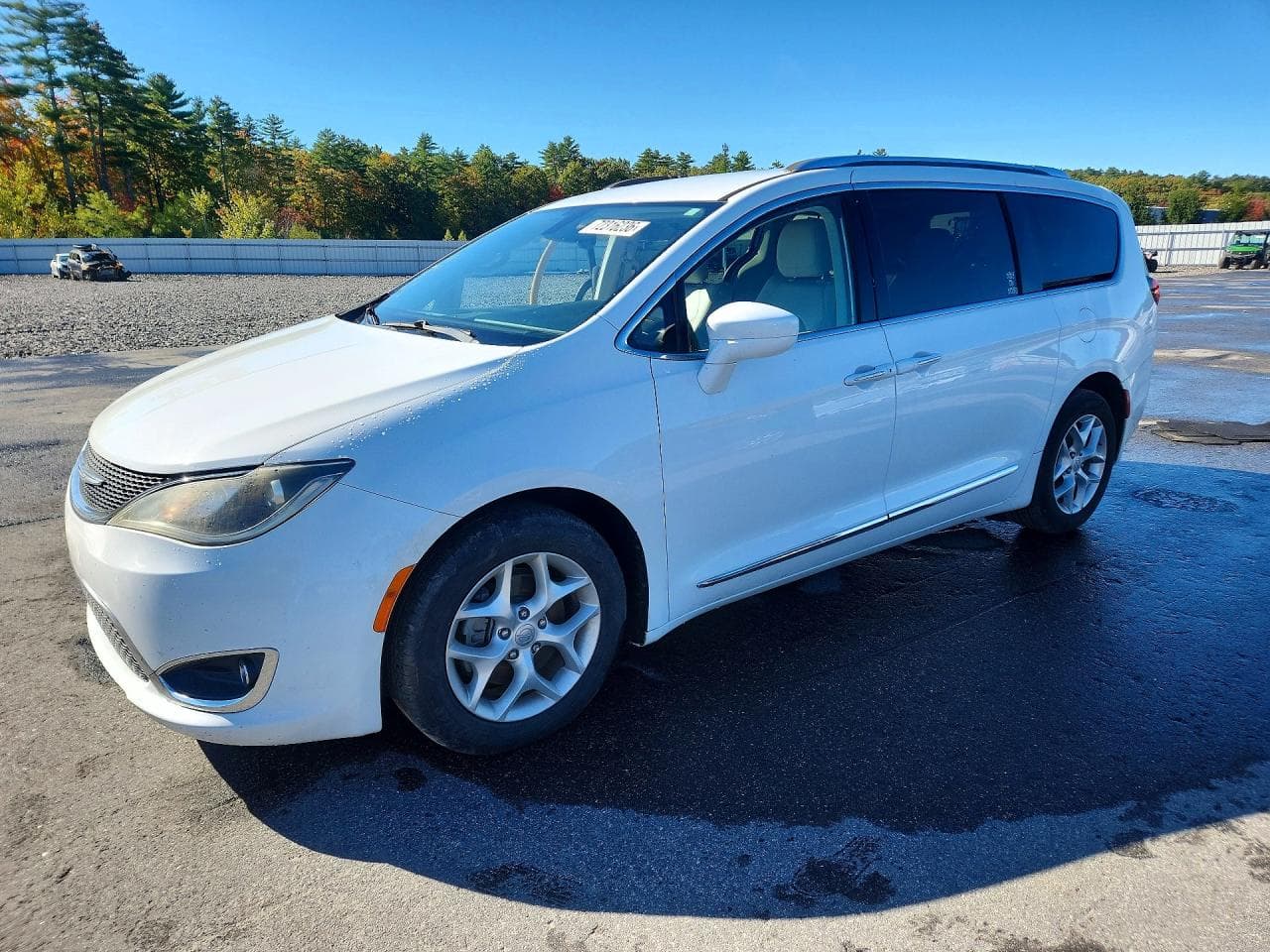 Chrysler Pacifica 2017 z USA
