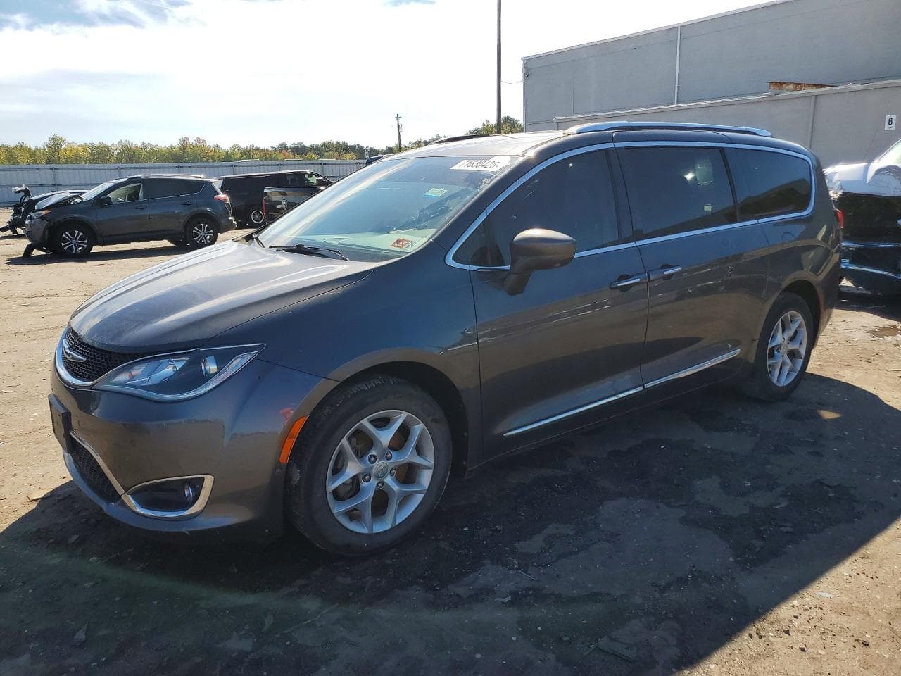 Chrysler Pacifica 2017 z USA