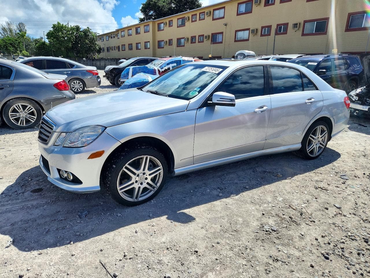 Mercedes-Benz E-klasse 2010 z USA