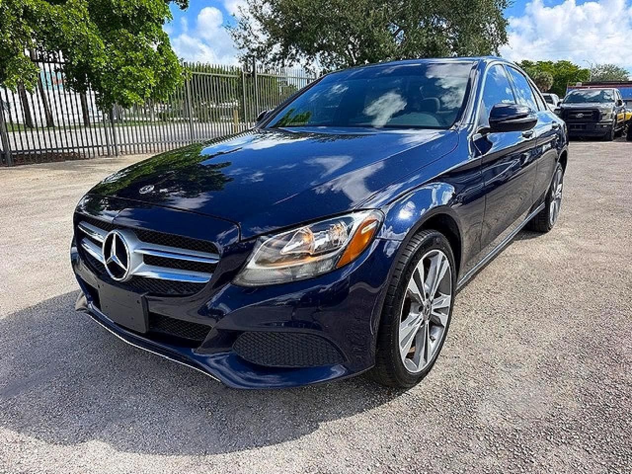Mercedes-Benz C-klasse 2018 z USA