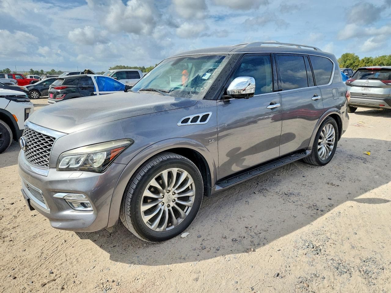 Infiniti QX80 2015 z USA