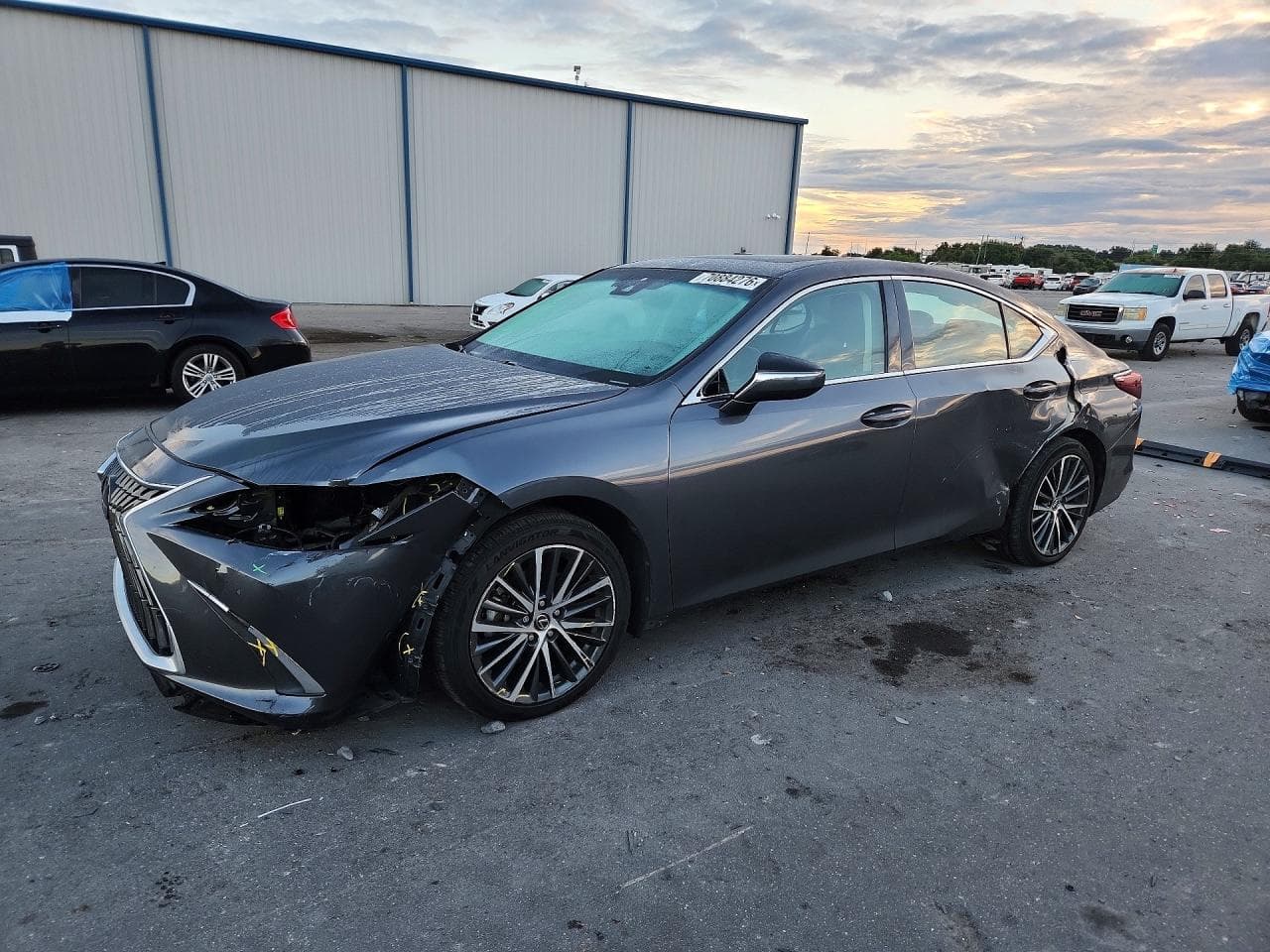 Lexus ES 2022 z USA