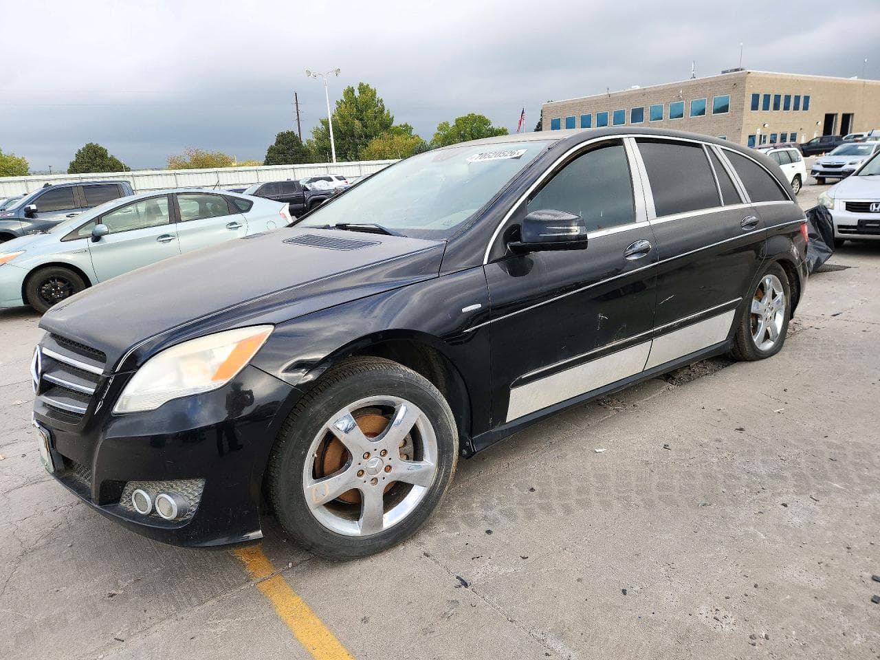 Mercedes-Benz R-klasse 2011 z USA