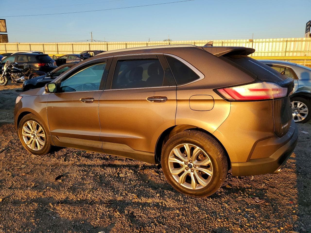 2019 Ford Edge Titanium - foto 2