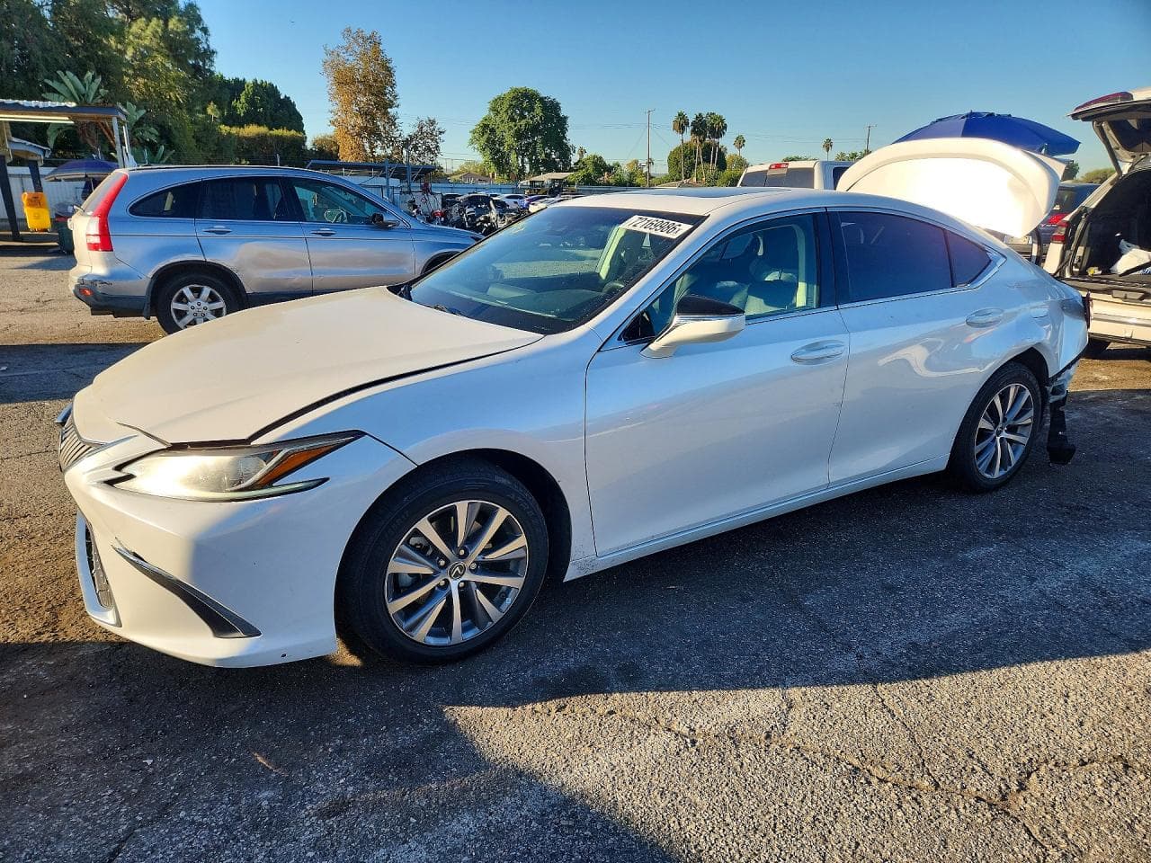 Lexus ES 2021 z USA
