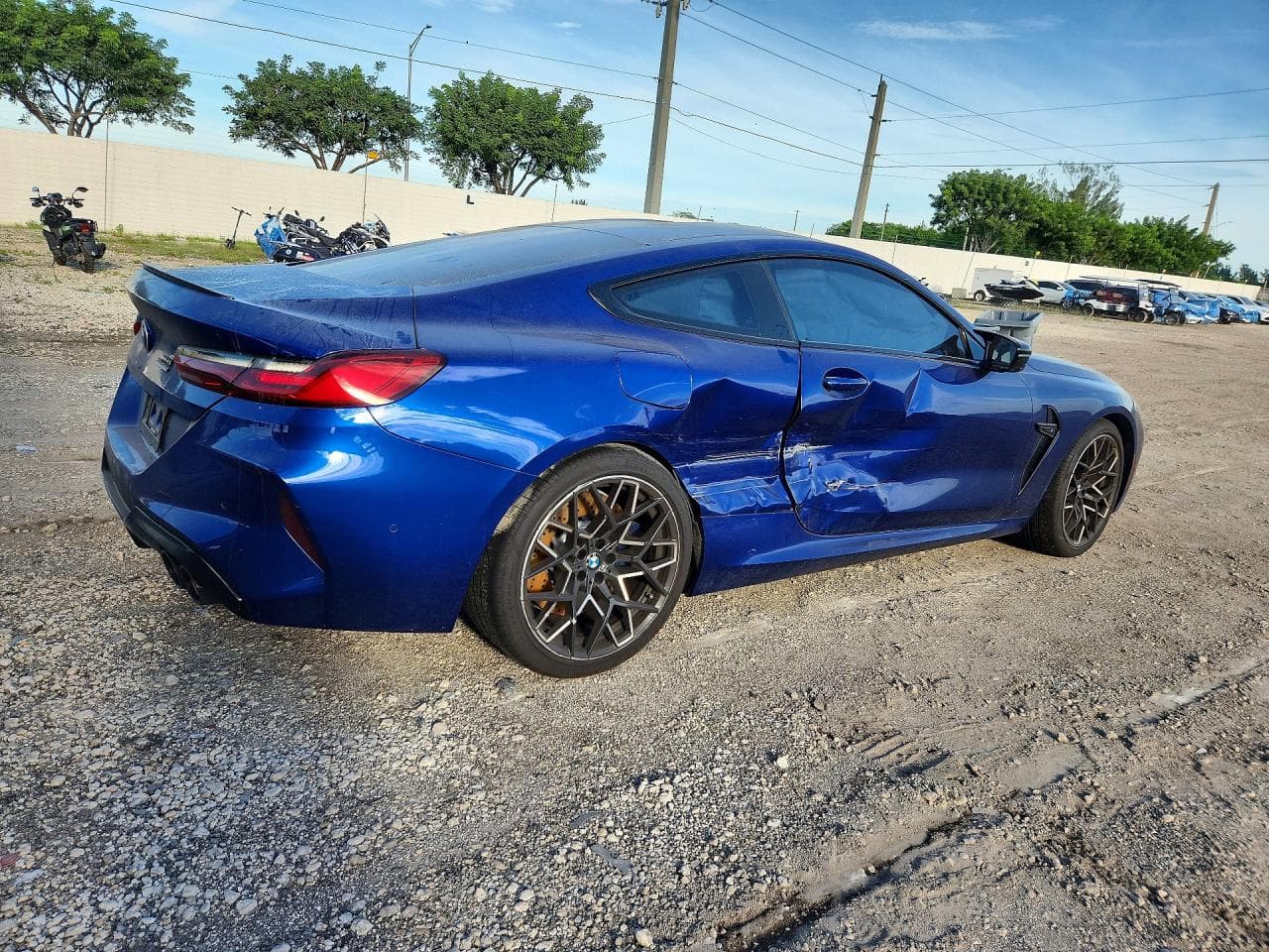 2024 BMW M8 - foto 3