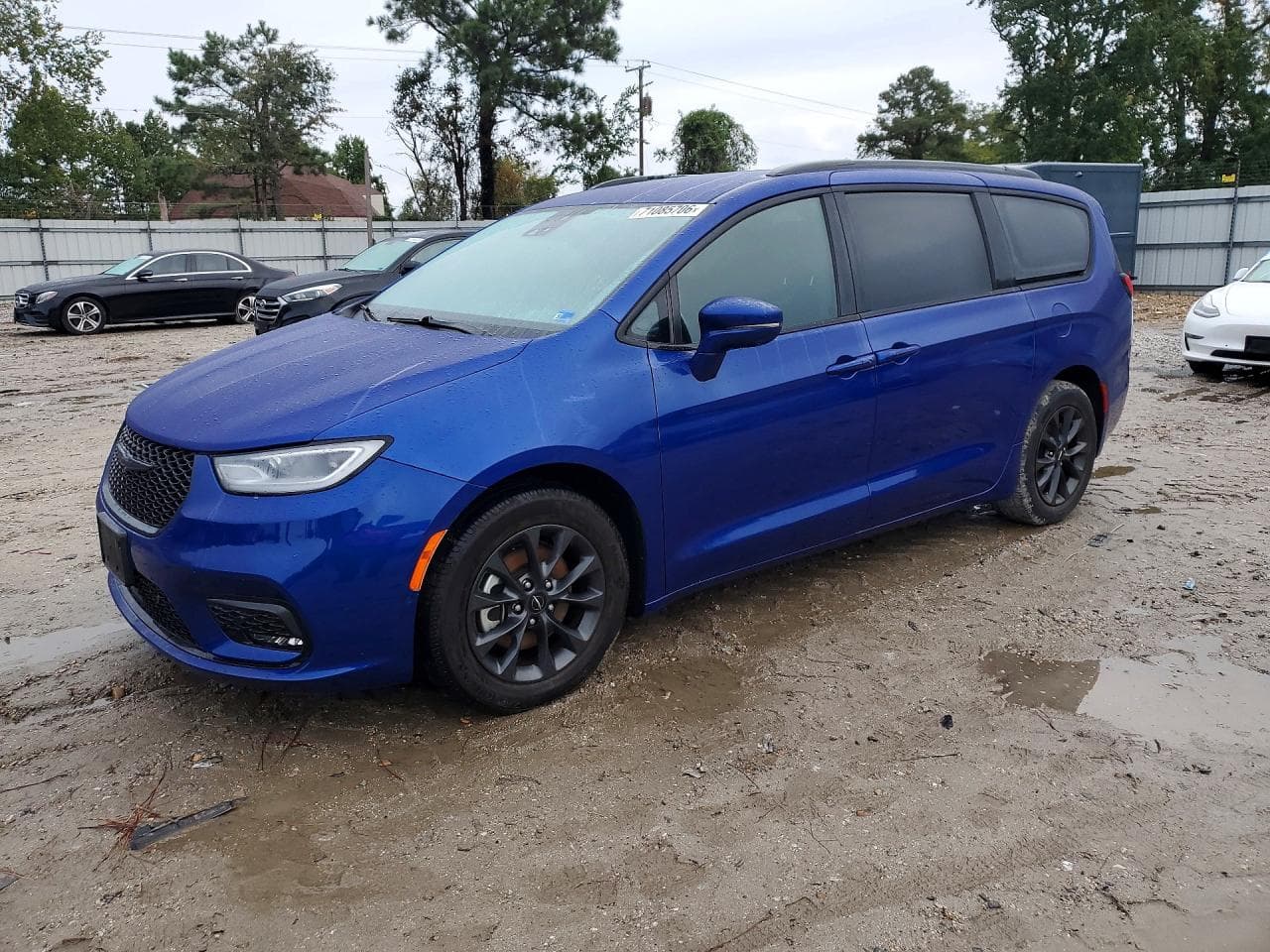 Chrysler Pacifica 2021 z USA