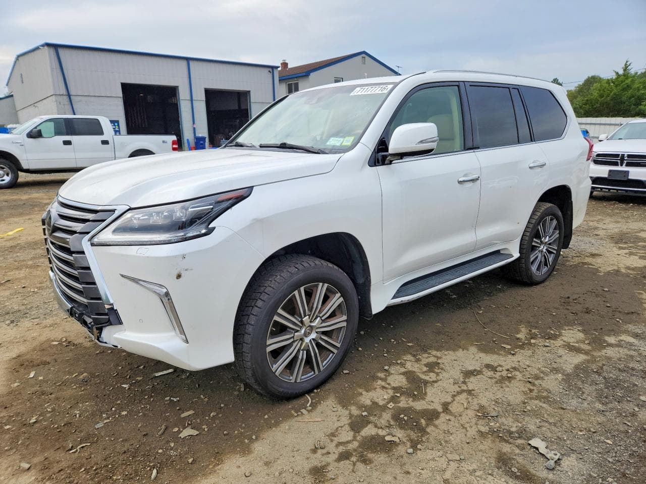 Lexus LX 2016 z USA