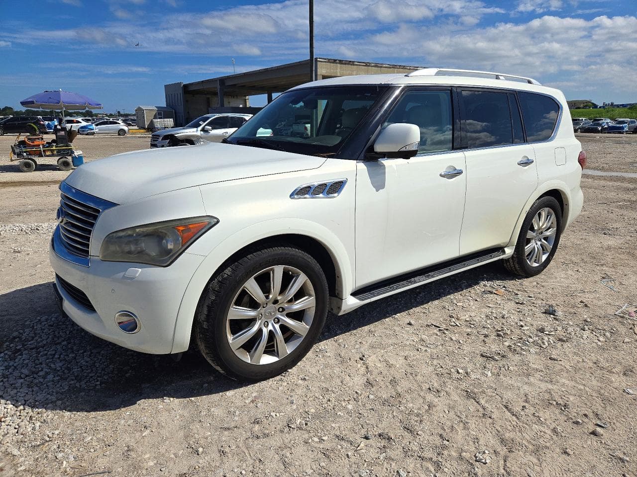 Infiniti QX56 2011 z USA