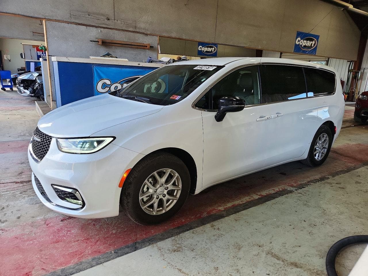 Chrysler Pacifica 2025 z USA
