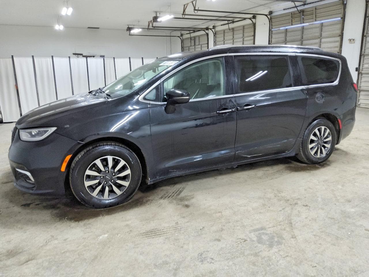 Chrysler Pacifica 2021 z USA