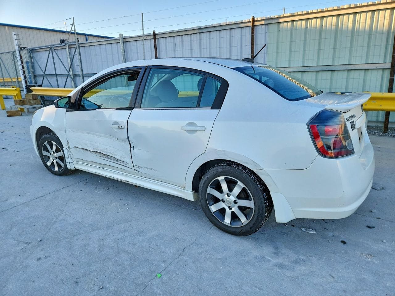 2011 Nissan Sentra 2.0 - foto 2