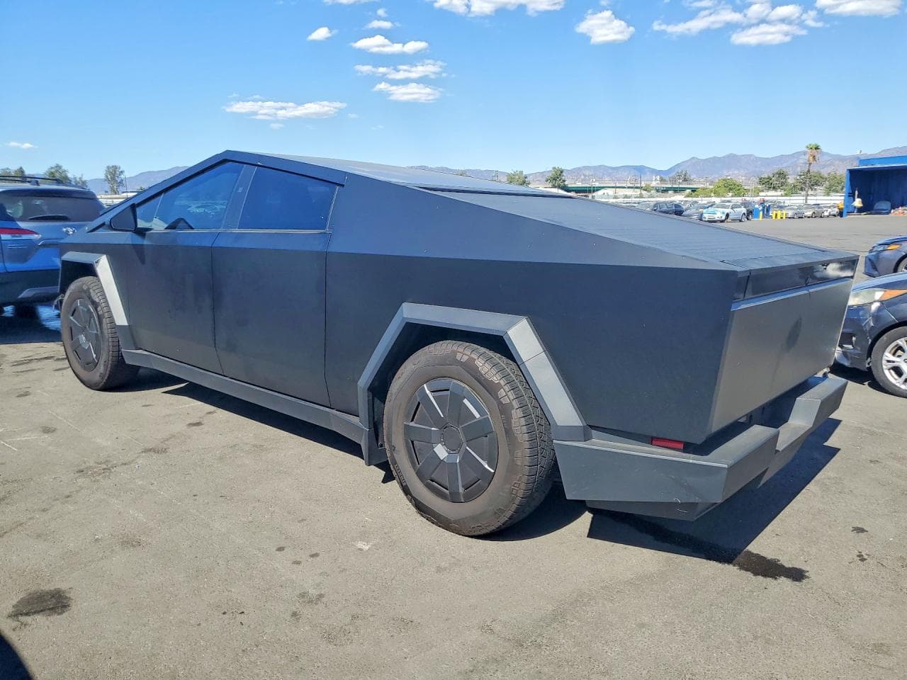 2025 Tesla Cybertruck - foto 2