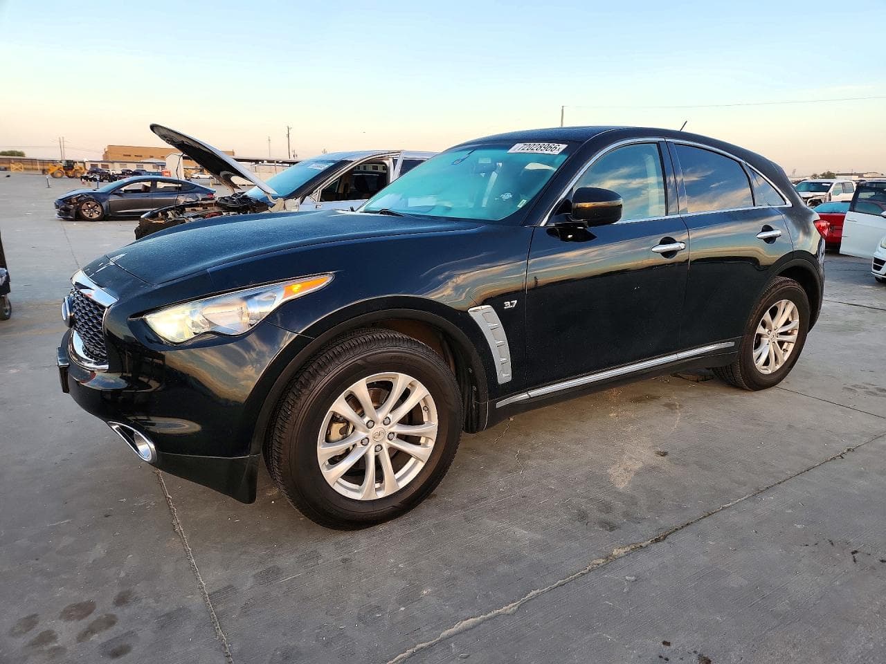 Infiniti QX70 2017 z USA