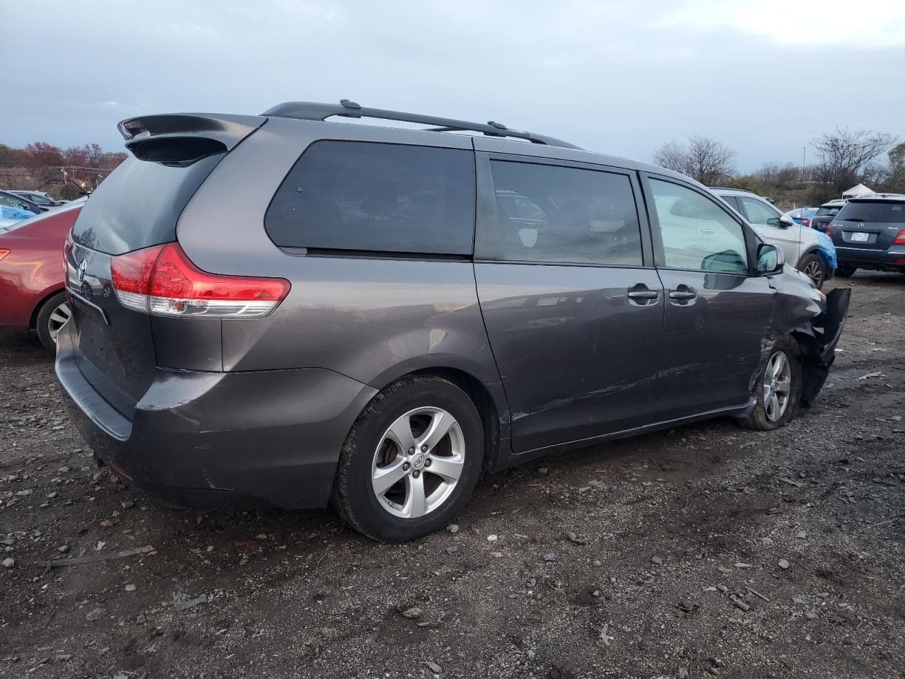 2013 Toyota Sienna Le - foto 3