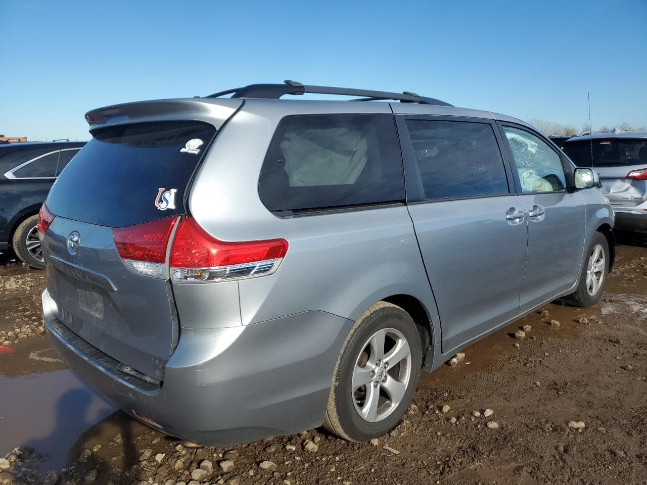 2013 Toyota Sienna Le - foto 3