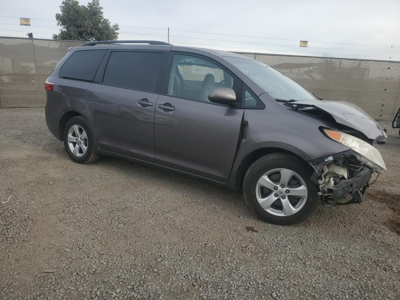 2015 Toyota Sienna Le - foto 4