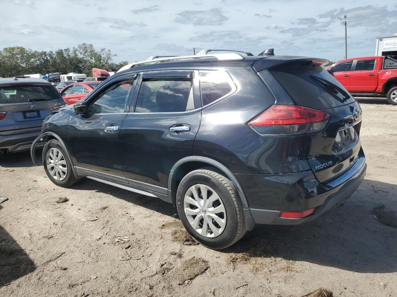 2017 Nissan Rogue S - foto 2