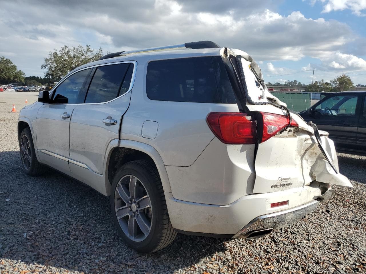 2017 GMC Acadia Denali - foto 2