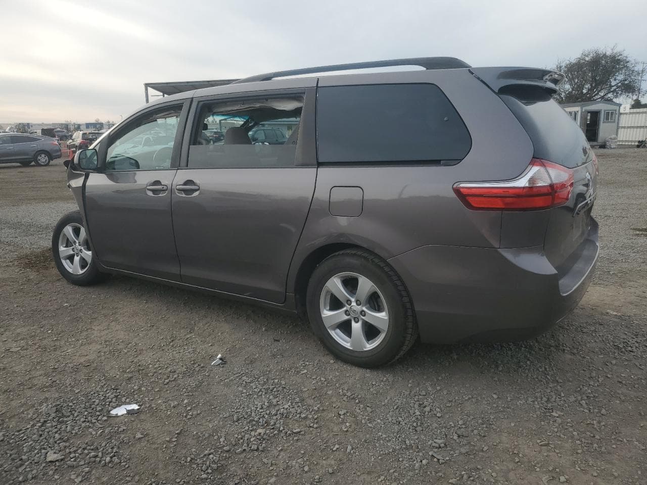 2015 Toyota Sienna Le - foto 2