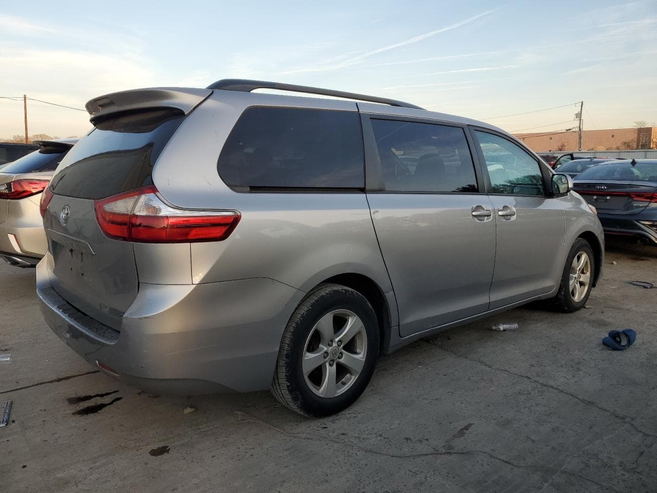 2017 Toyota Sienna Le - foto 3