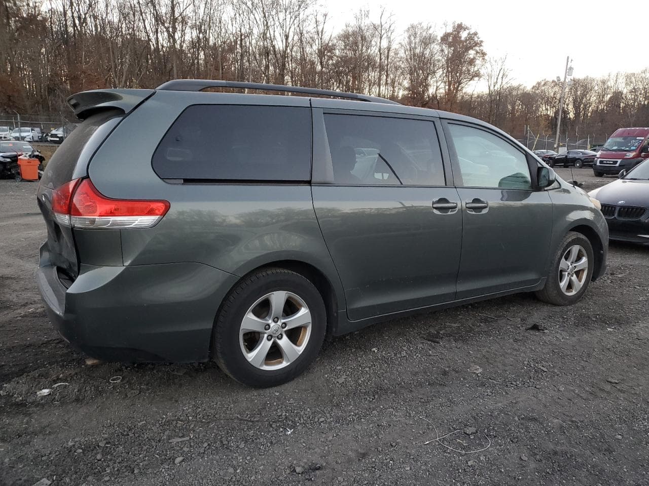 2013 Toyota Sienna Le - foto 3