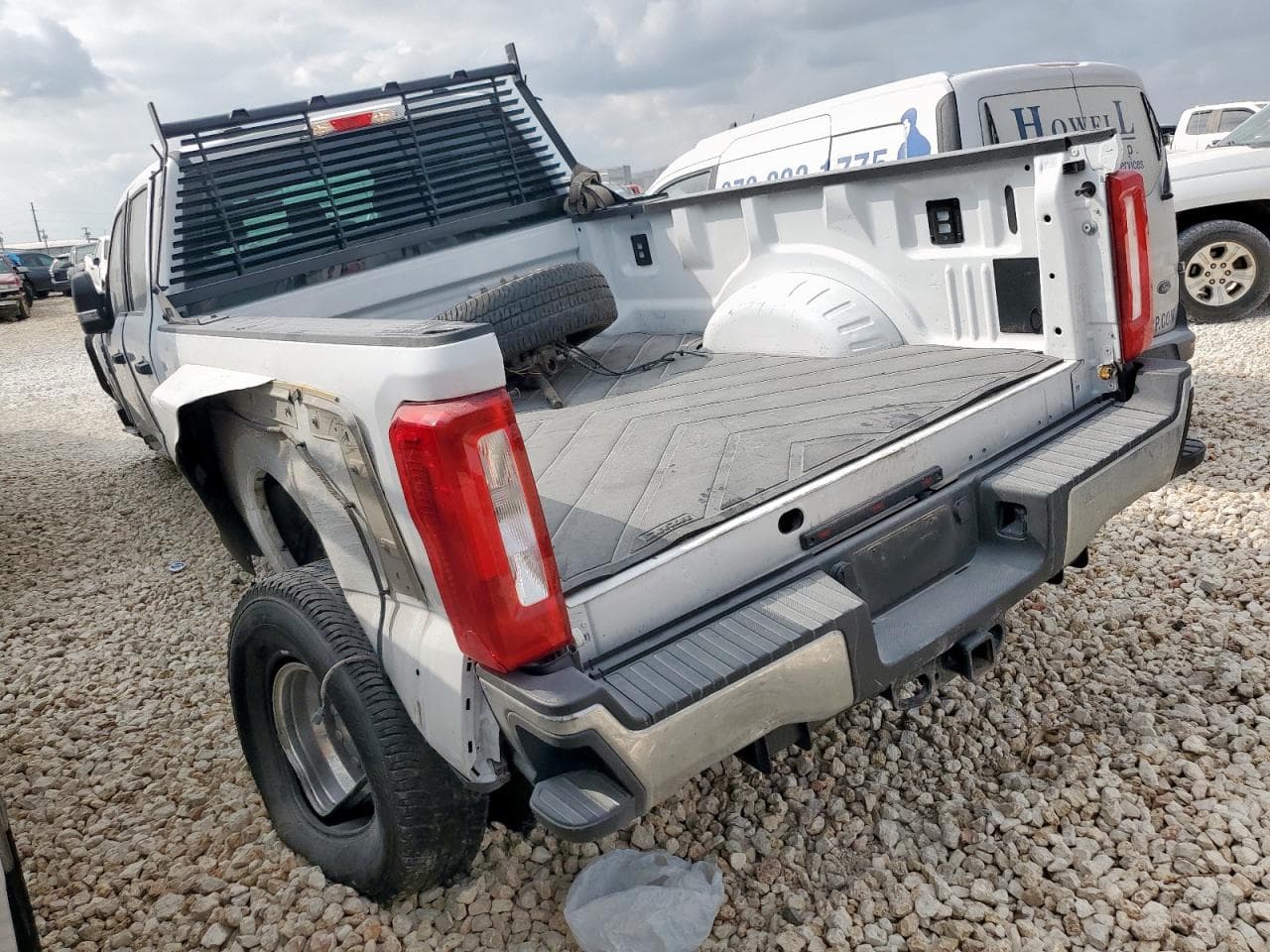 2024 Ford F350 Super Duty - foto 2
