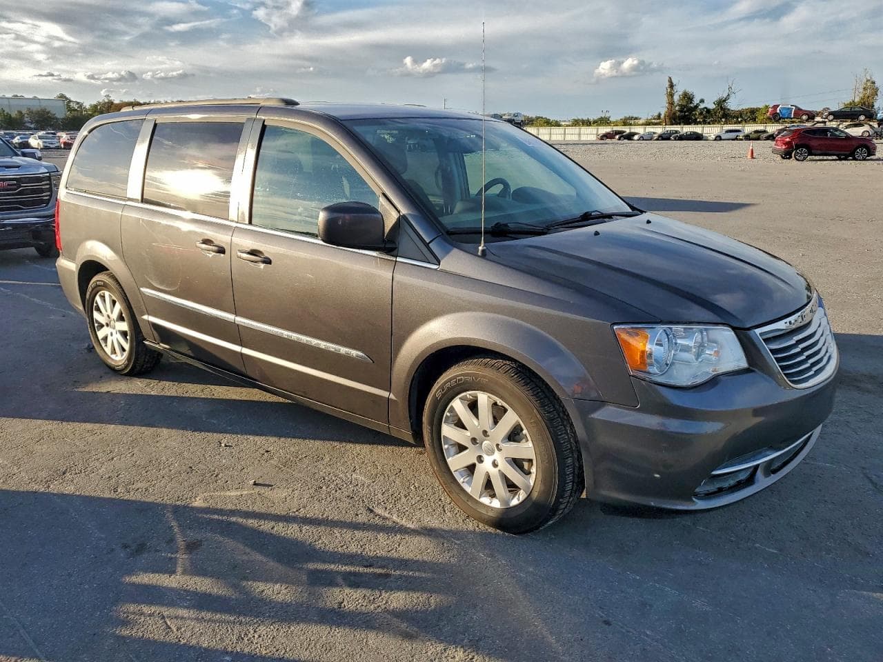 2015 Chrysler Town & Country Touring - foto 4