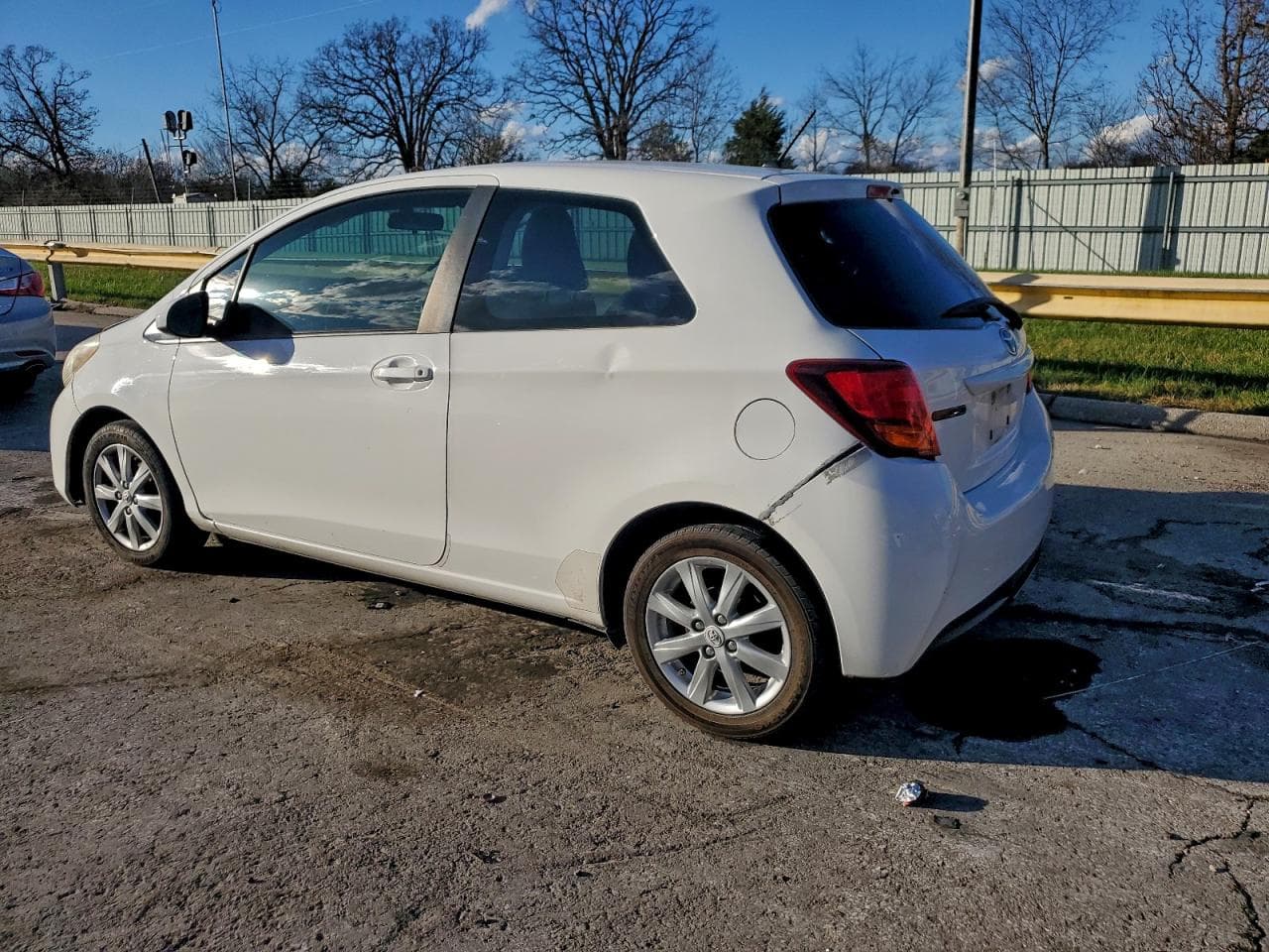 2015 Toyota Yaris - foto 2