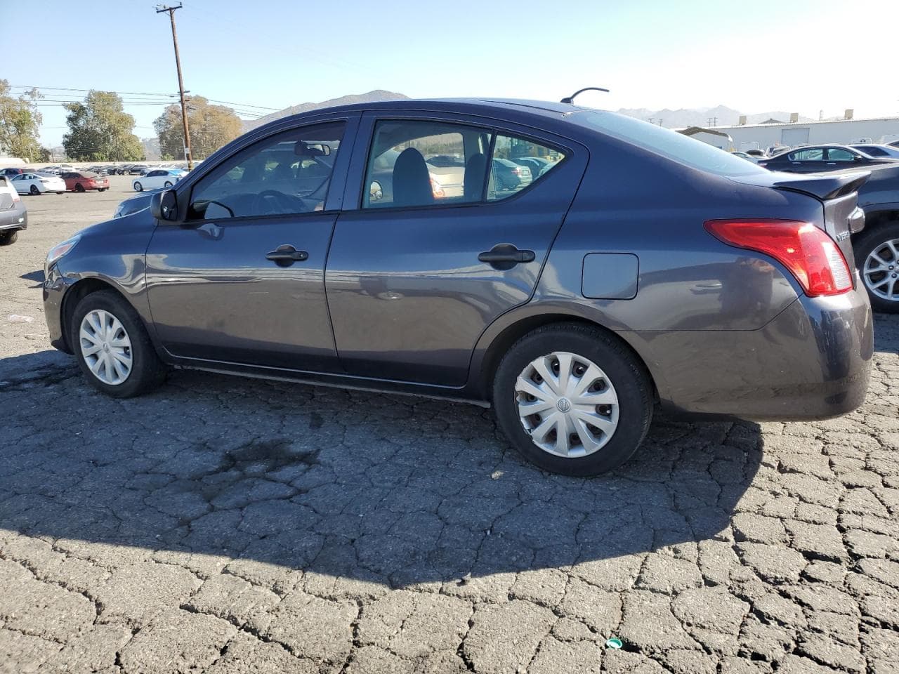 2015 Nissan Versa S - foto 2