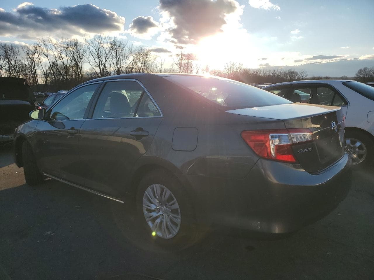 2014 Toyota Camry Le - foto 2