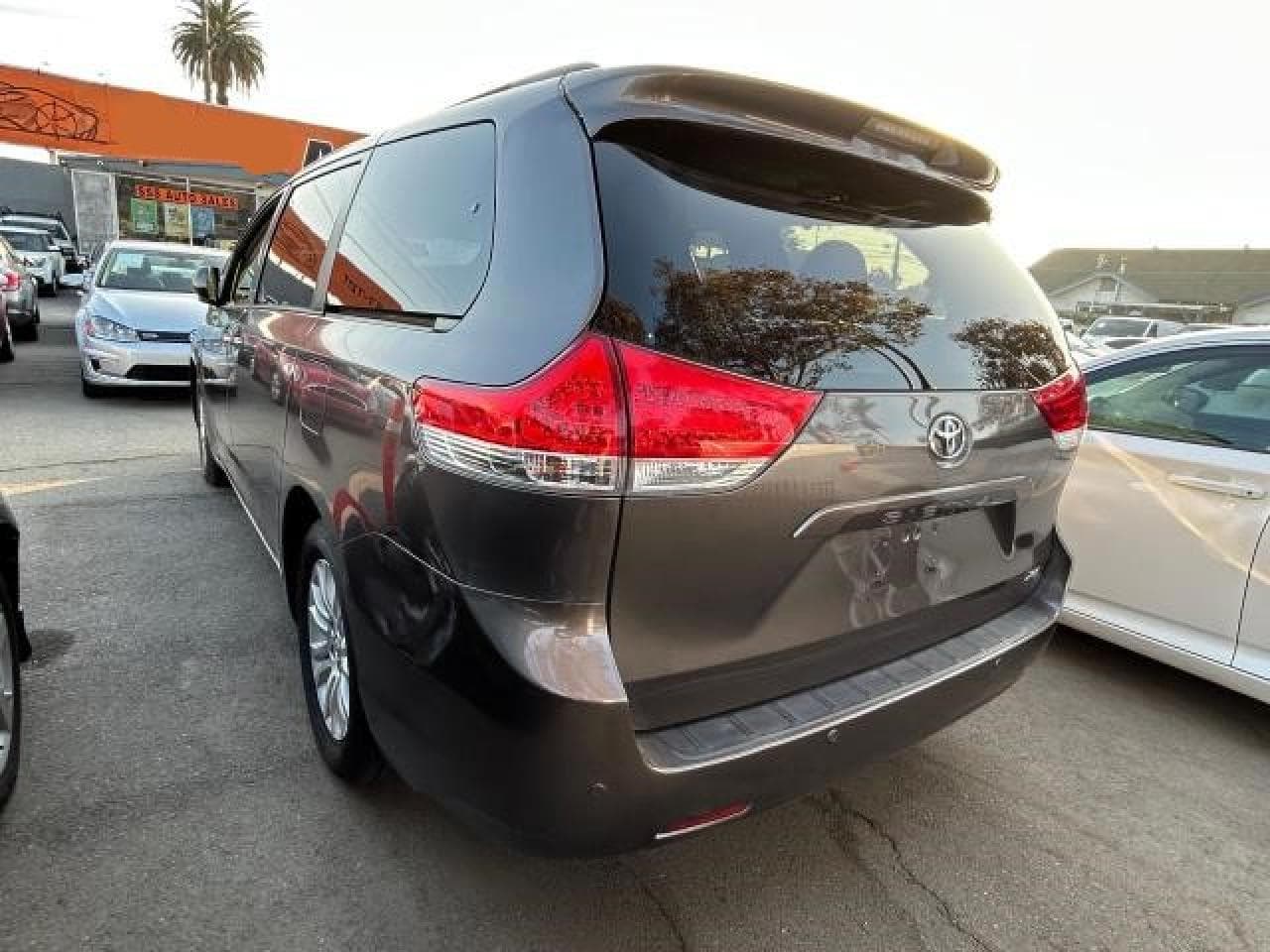 2013 Toyota Sienna Xle - foto 3