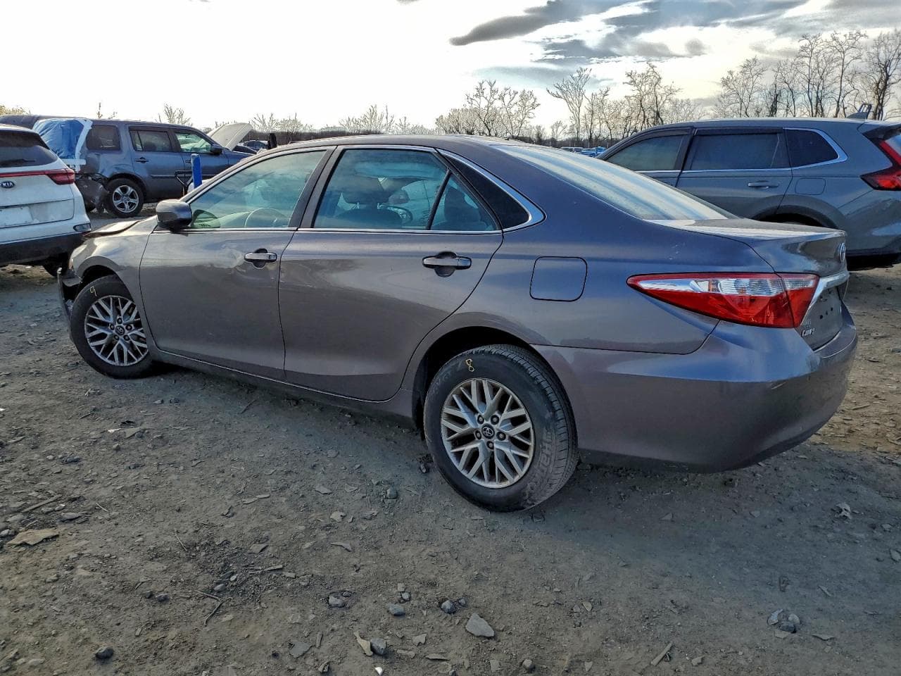 2017 Toyota Camry Le - foto 2
