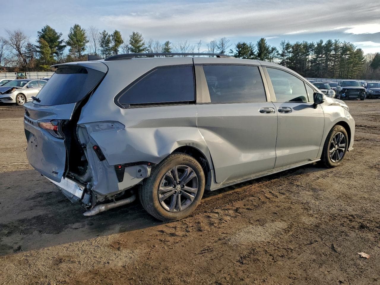 2025 Toyota Sienna Xse - foto 3