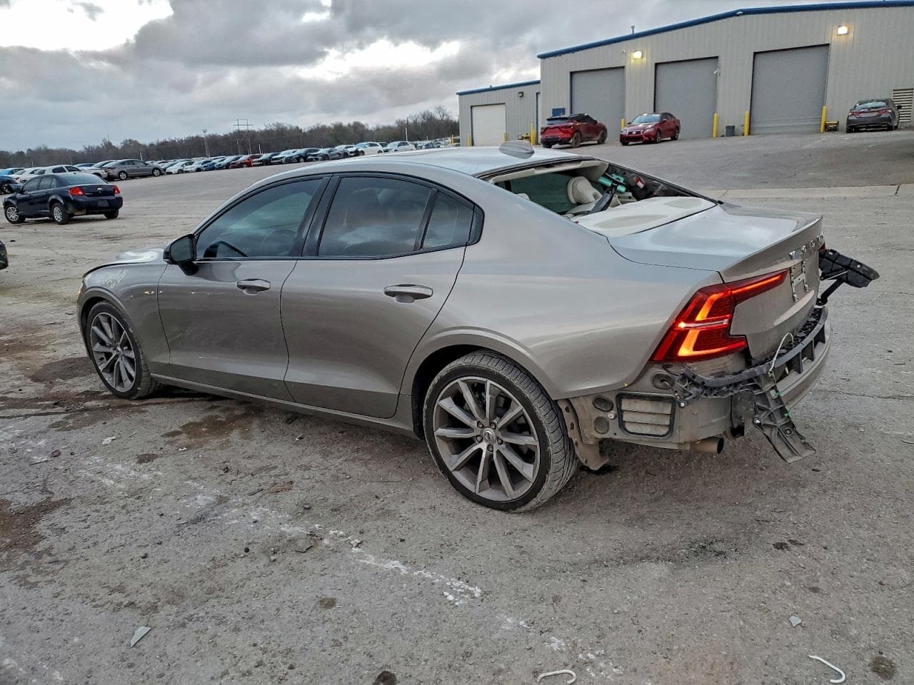 2021 Volvo S60 T5 R-Design - foto 2