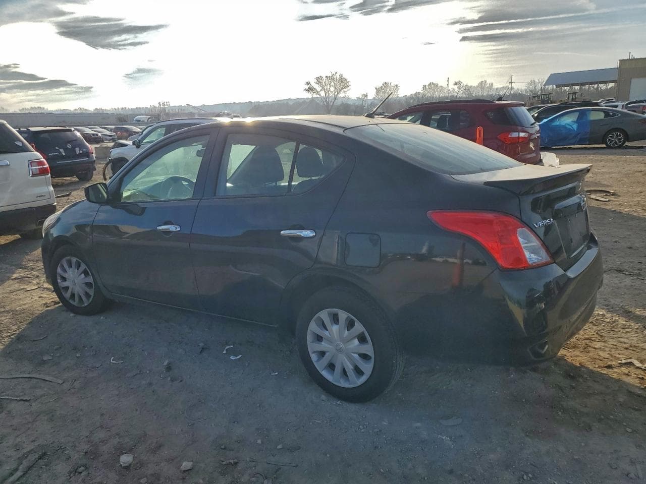 2018 Nissan Versa S - foto 2