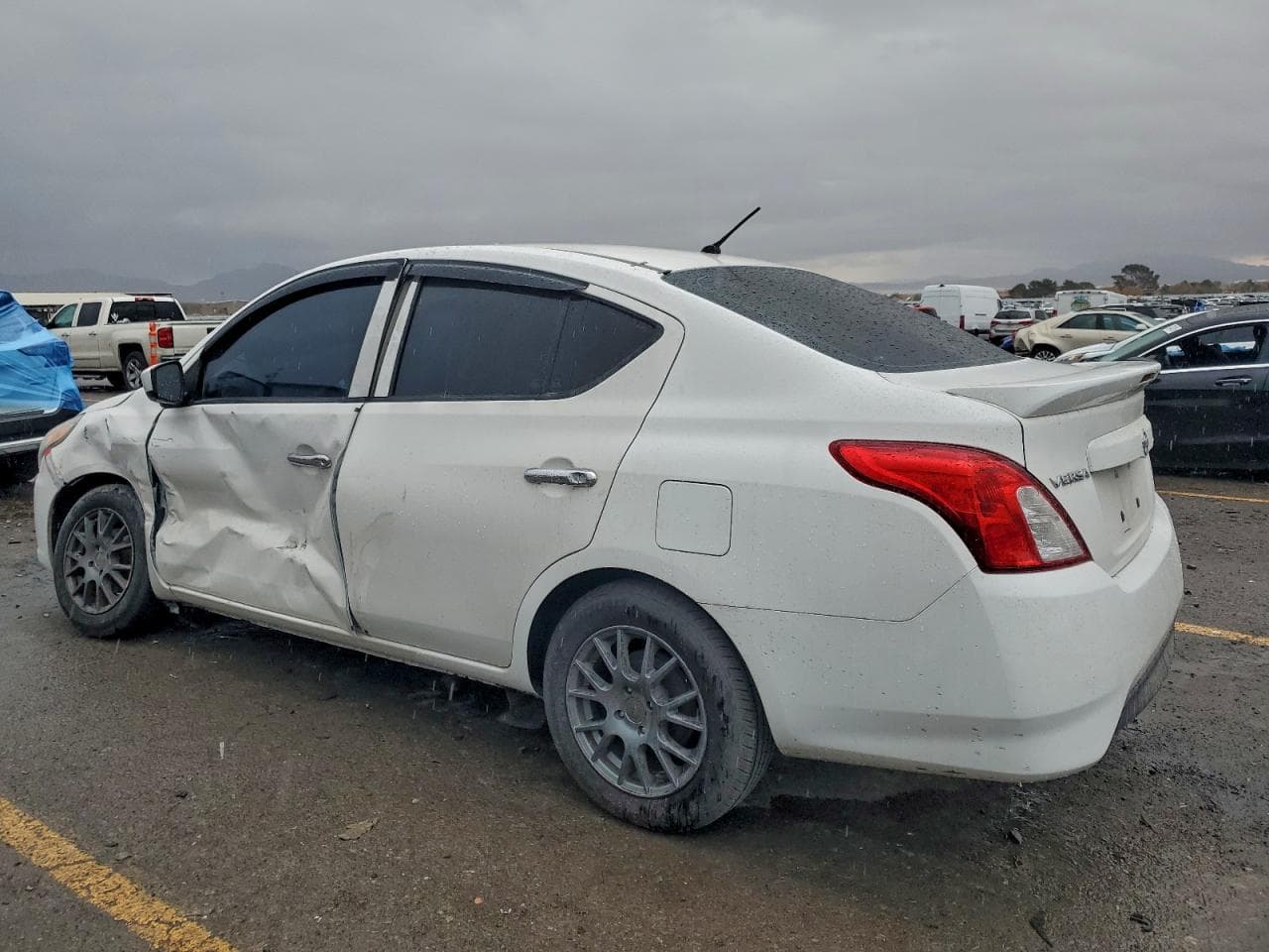 2017 Nissan Versa S - foto 2