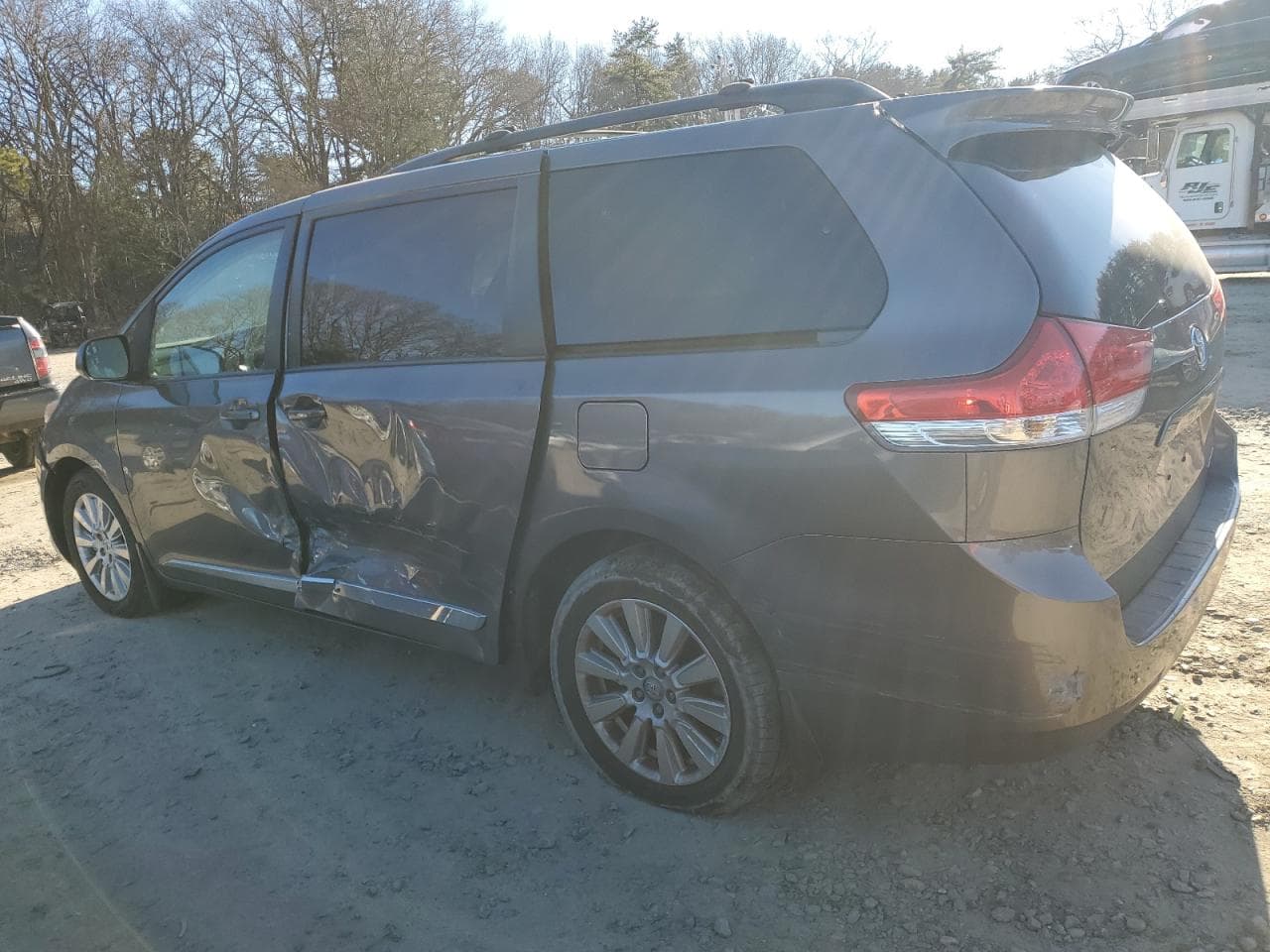 2013 Toyota Sienna Xle - foto 2