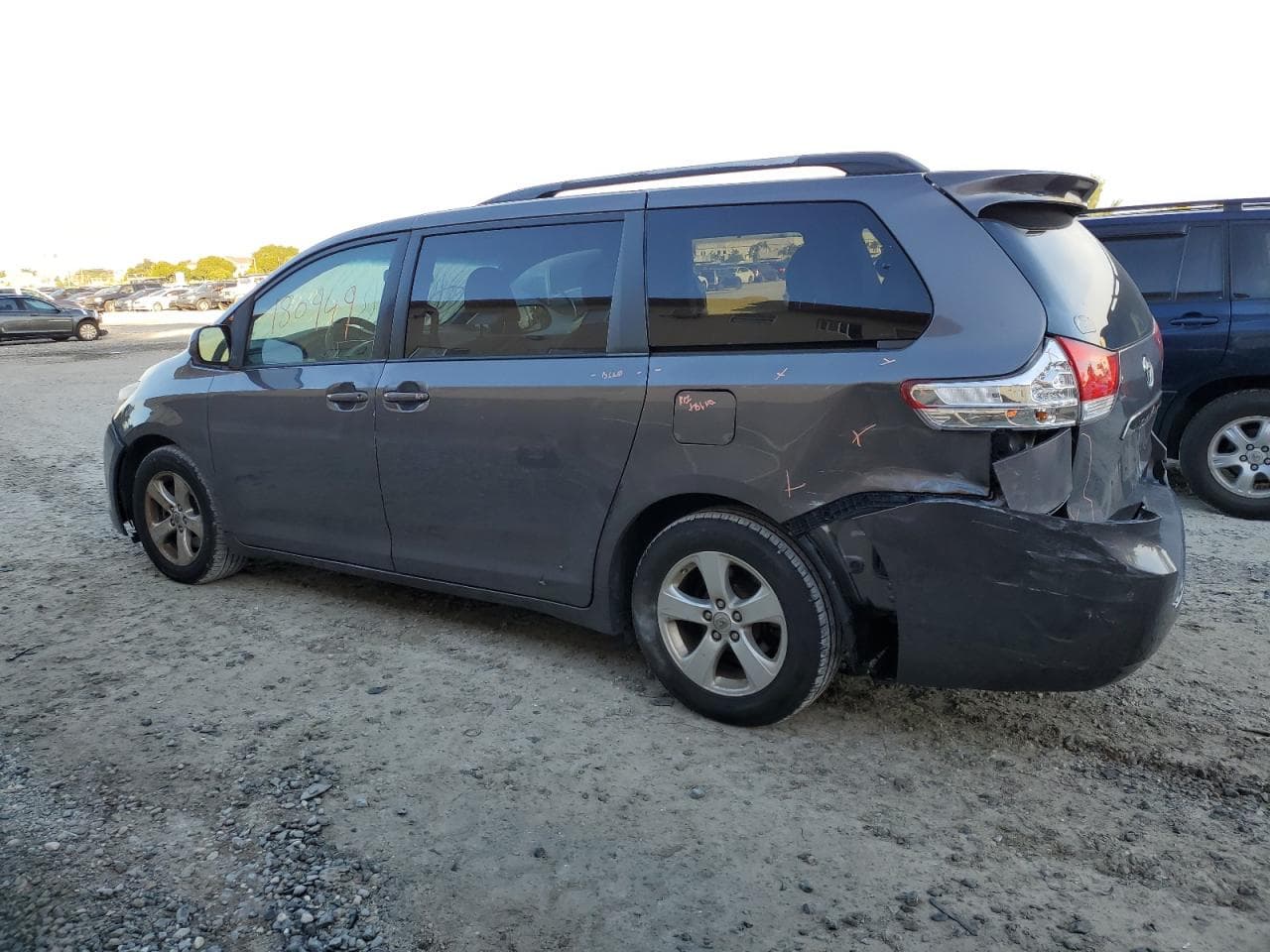 2013 Toyota Sienna Le - foto 2