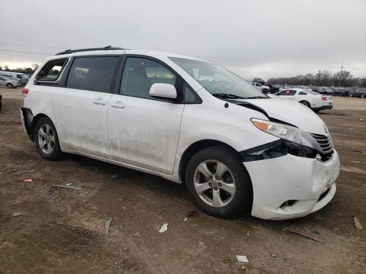 2013 Toyota Sienna Le - foto 4