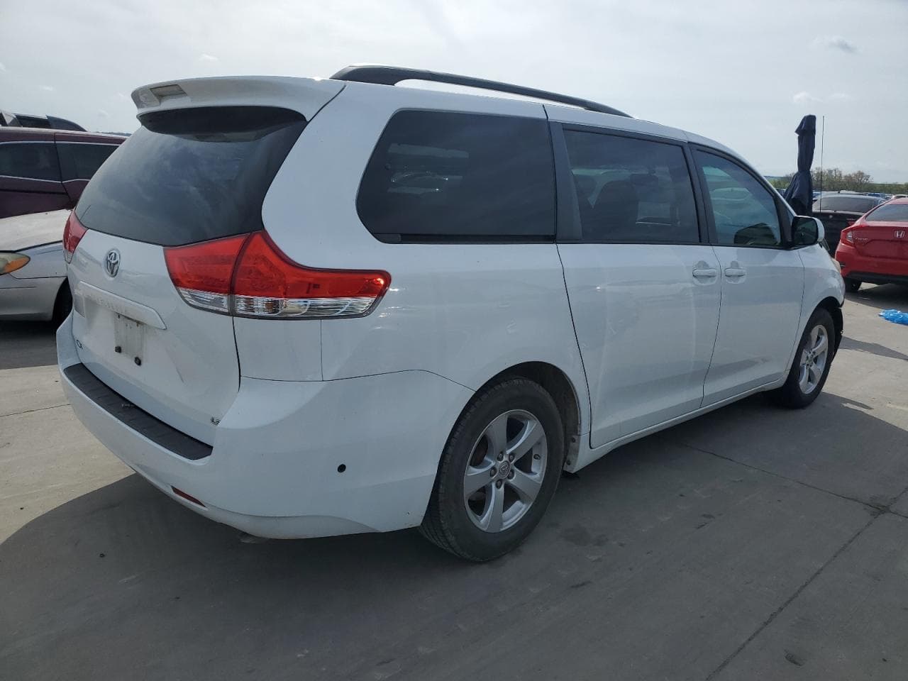 2013 Toyota Sienna Le - foto 3