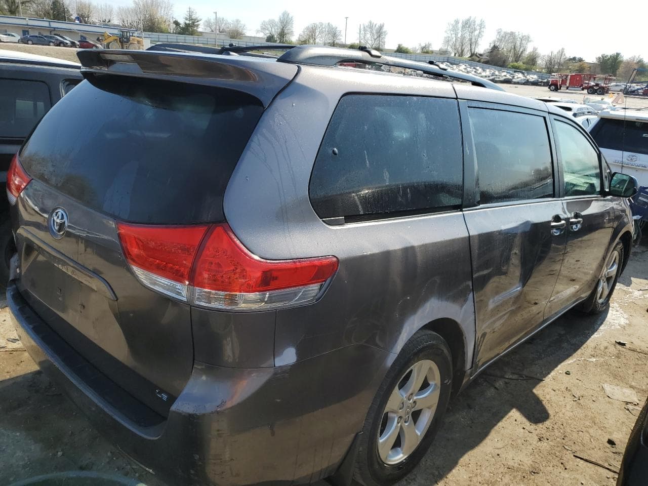 2013 Toyota Sienna Le - foto 3