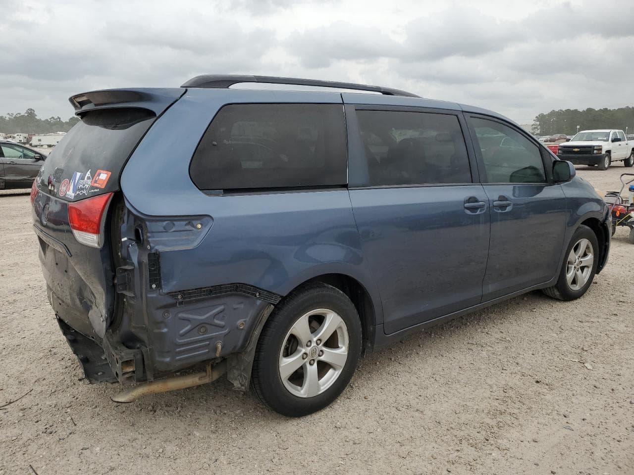 2013 Toyota Sienna Le - foto 3